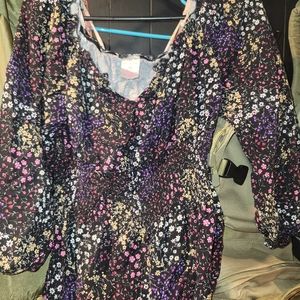 Black Floral ruffle sleeve blouse